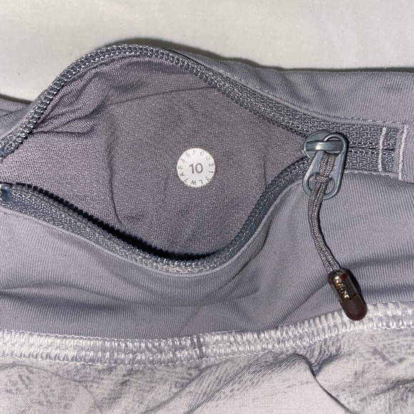 Lululemon Speed Up Shorts - Picture 3 of 3